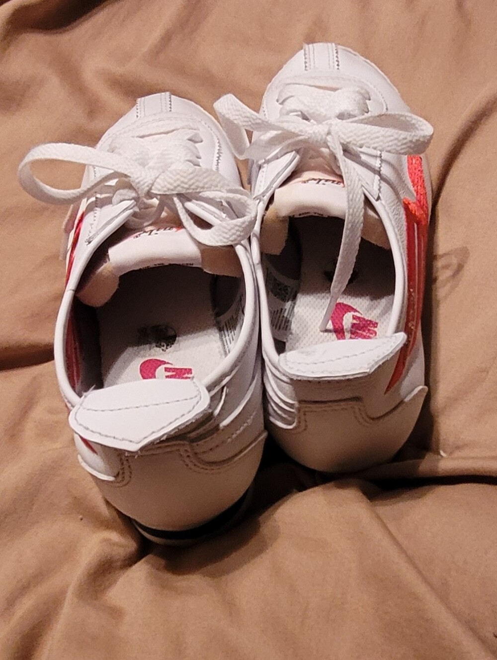 Nike Women’s White Sneakers with Red Eagle Accent and Blue Trim - Picture 5 of 8